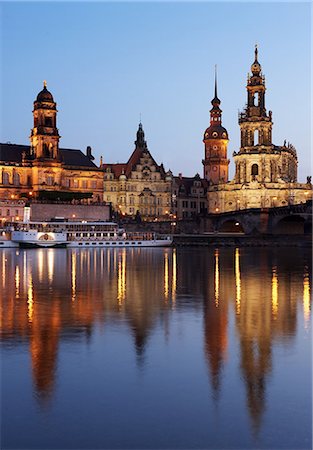 saxony - Katholische Hofkirche and River Elbe, Dresden, Free State of Saxony, Germany Foto de stock - Sin royalties Premium, Código: 614-05650770