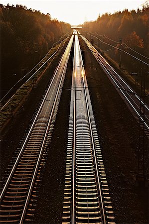 railroads - Vue grand angle de voie de train Photographie de stock - Premium Libres de Droits, Code: 614-05792371