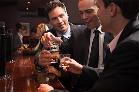 simsearch:614-05792406,k - Three businessmen drinking at a bar Fotografie stock - Premium Royalty-Free, Codice: 614-05792418