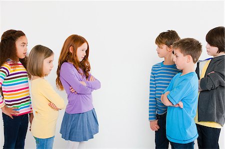 Girls and boys confronting each other Foto de stock - Sin royalties Premium, Código: 614-05818944