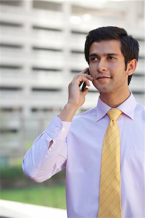 Executive talking on a mobile phone Foto de stock - Sin royalties Premium, Código: 614-05955198