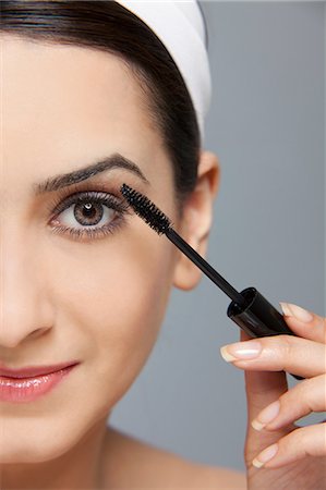 simsearch:614-05955248,k - Beautiful woman applying mascara Stock Photo - Premium Royalty-Free, Code: 614-05955236