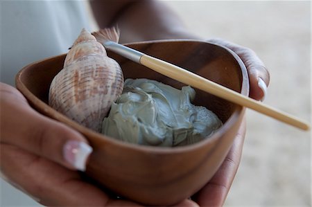 spa treatment - Person holding bowl of mud face mask and shell at spa Stock Photo - Premium Royalty-Free, Code: 614-05955466