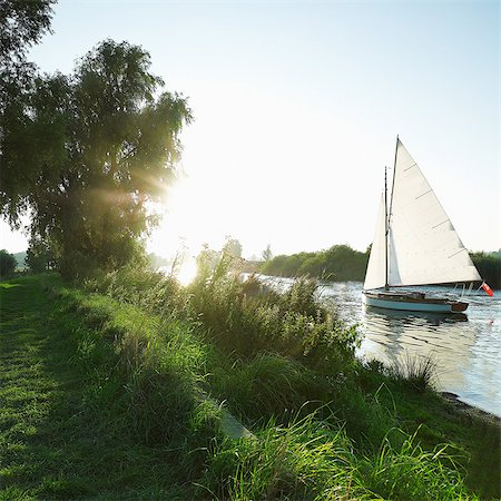 scenic boat not people - Sailing boat on the Norfolk Broads, Norwich, Norfolk, UK Foto de stock - Sin royalties Premium, Código: 614-05955588