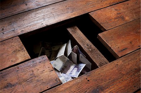 simsearch:614-06813505,k - Money under floorboards Stock Photo - Premium Royalty-Free, Code: 614-05955596