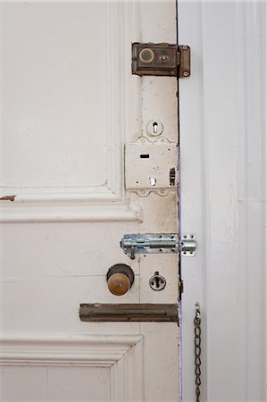 Door with many locks and bolts Foto de stock - Sin royalties Premium, Código: 614-05955593