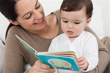 simsearch:614-05955677,k - Mother reading with baby son Foto de stock - Sin royalties Premium, Código: 614-05955623