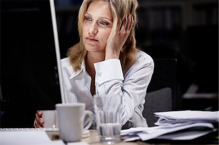 desk and coffee - Businesswoman working late Stock Photo - Premium Royalty-Free, Code: 614-05955701