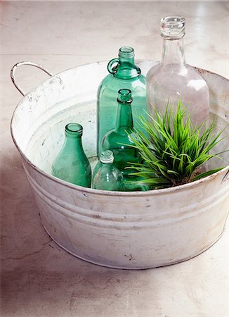 Bottles and plant in an old tub Stock Photo - Premium Royalty-Free, Code: 614-05955727