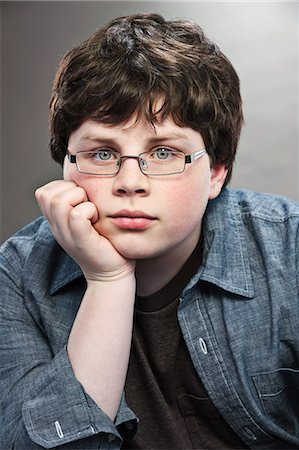 pubertad - Portrait of young teenage boy wearing spectacles Foto de stock - Sin royalties Premium, Código: 614-06002198