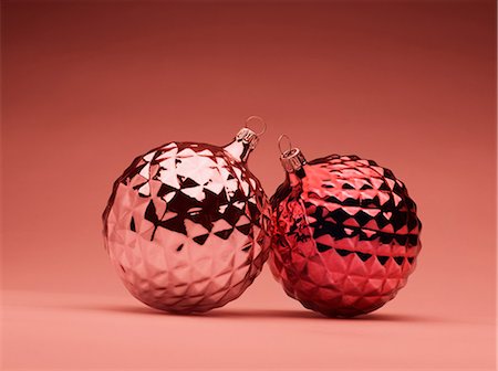 dekoration - Pink and red Christmas baubles Stock Photo - Premium Royalty-Free, Code: 614-06002229