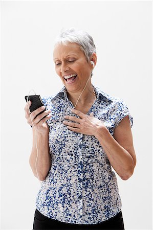 stand (structure for holding objects) - Senior woman using cellphone, studio shot Foto de stock - Sin royalties Premium, Código: 614-06002350