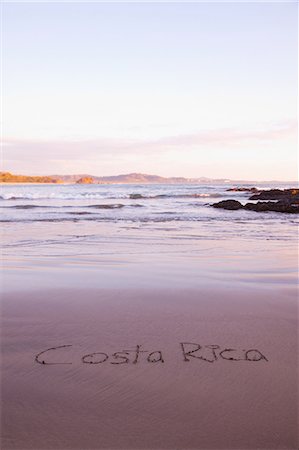 Costa Rica written in sand, Playa Grande, Santa Cruz, Costa Rica Foto de stock - Sin royalties Premium, Código: 614-06002509