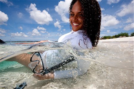 female scuba diver - Détente en eau peu profonde Photographie de stock - Premium Libres de Droits, Code: 614-06002564