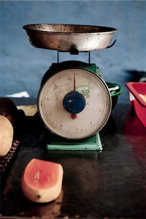 scales market fruits - Scales and fruit in Bangkok, Thailand Stock Photo - Premium Royalty-Free, Code: 614-06044200