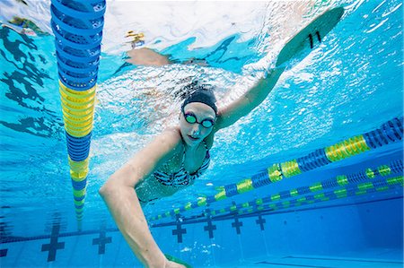 swim lane - Olympic Hopeful in Training Foto de stock - Sin royalties Premium, Código: 614-06044254