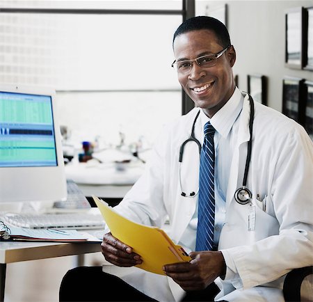 stethoscope computer - Portrait du docteur mature au bureau Photographie de stock - Premium Libres de Droits, Code: 614-06044395