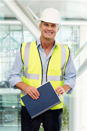 simsearch:614-06044555,k - Portrait of engineer wearing hard hat in office Foto de stock - Royalty Free Premium, Número: 614-06044555