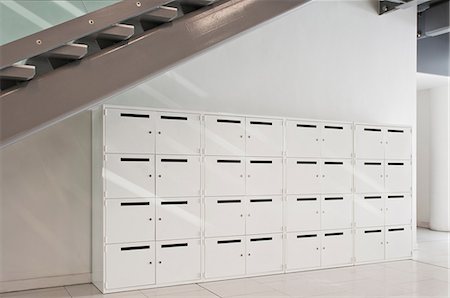 simsearch:614-02934312,k - White lockers in empty office block Stock Photo - Premium Royalty-Free, Code: 614-06044746