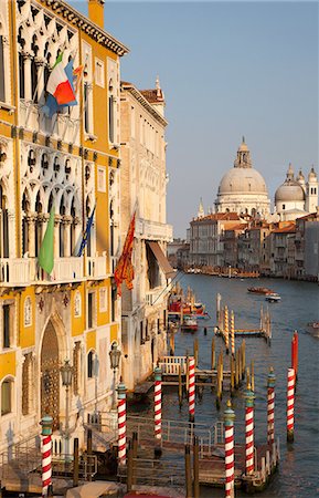 Buildings along grand canal, venice, italy Foto de stock - Sin royalties Premium, Código: 614-06043661