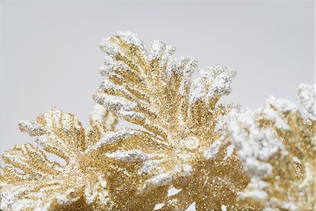 Gold christmas decorations Stock Photo - Premium Royalty-Free, Code: 614-06043685