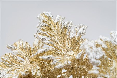 Décorations de Noël or Photographie de stock - Premium Libres de Droits, Code: 614-06043685