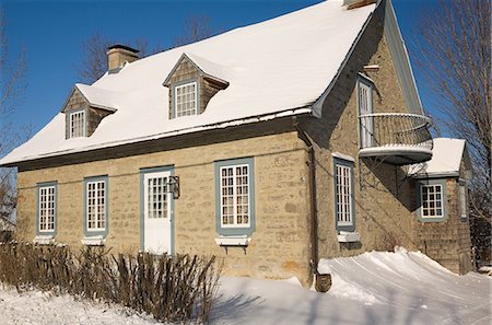 quebec winter - House exterior in snow Stock Photo - Premium Royalty-Free, Code: 614-06043722