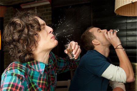 Two men drinking shots Fotografie stock - Premium Royalty-Free, Codice: 614-06168762