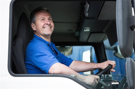 steering wheel - Man at steering wheel in truck Foto de stock - Sin royalties Premium, Código: 614-06168830