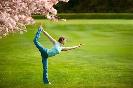 Woman in standing bow yoga position in park Stock Photo - Premium Royalty-Free, Code: 614-06168929