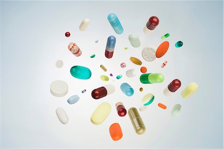 Pills, tablets and capsules in mid air Stock Photo - Premium Royalty-Free, Code: 614-06169231