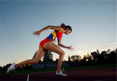 Athlète féminine en cours d'exécution Photographie de stock - Premium Libres de Droits, Code: 614-06169461