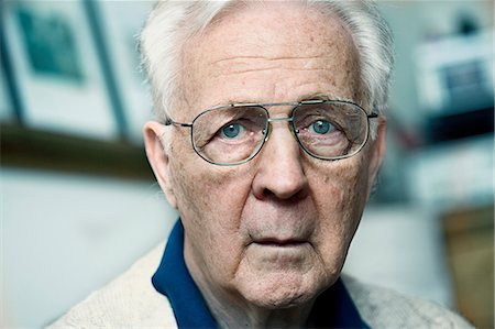 senior citizen close up - Close up portrait of a senior man looking confused Stock Photo - Premium Royalty-Free, Code: 614-06311756