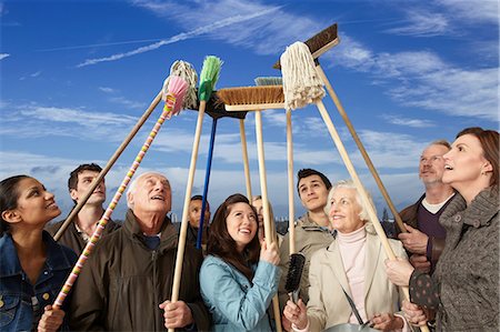 scopa - Group of protesters with mops and brooms Fotografie stock - Premium Royalty-Free, Codice: 614-06311789