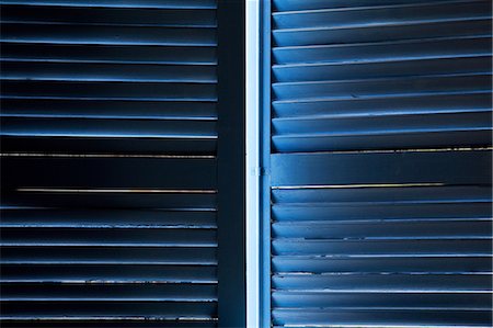 dark blue color - Light coming though shutters Stock Photo - Premium Royalty-Free, Code: 614-06311891