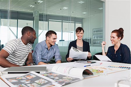 Colleagues planning during creative meeting Foto de stock - Royalty Free Premium, Número: 614-06311950