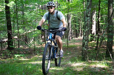 riding (vehicle) - Man mountain biking in forest Stock Photo - Premium Royalty-Free, Code: 614-06311972