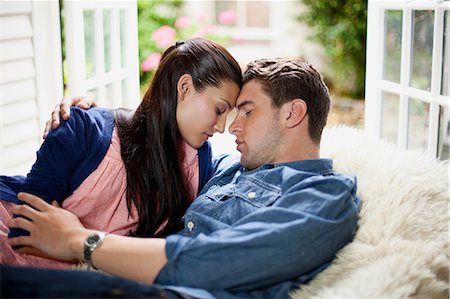 Young couple face to face Foto de stock - Sin royalties Premium, Código: 614-06335997