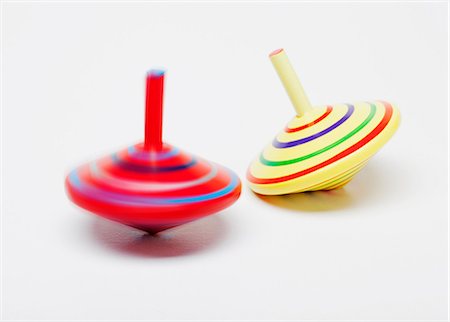 Spinning tops in motion Foto de stock - Royalty Free Premium, Número: 614-06336099