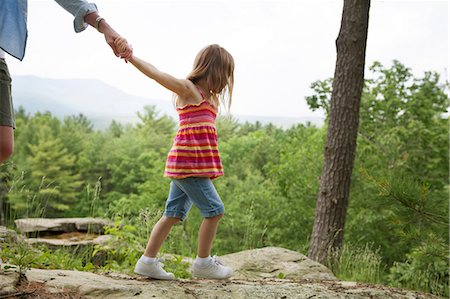 Mother and daughter holding hands Foto de stock - Sin royalties Premium, Código: 614-06336289