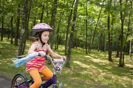 fahrradlenker - Mädchen Fahrrad Stockbilder - Premium RF Lizenzfrei, Bildnummer: 614-06336293
