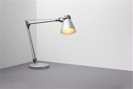 escaso - Desk lamp Foto de stock - Sin royalties Premium, Código: 614-06336390