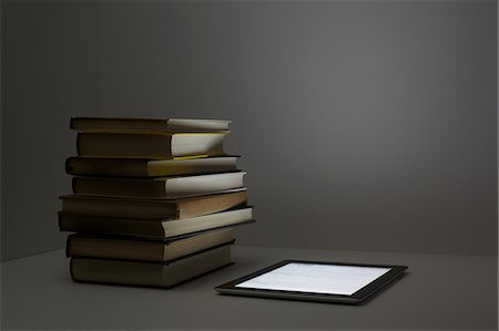 still life di computer - Stack of books with digital tablet Fotografie stock - Premium Royalty-Free, Codice: 614-06336419