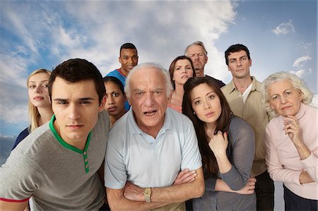 Group of people looking angrily at camera Foto de stock - Sin royalties Premium, Código: 614-06402712