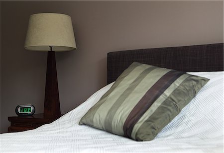 simsearch:614-06402998,k - Cushion on a bed Foto de stock - Sin royalties Premium, Código: 614-06402971