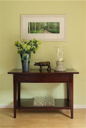 framed pictures at home - Sideboard with ornaments and vase Stock Photo - Premium Royalty-Free, Code: 614-06403013