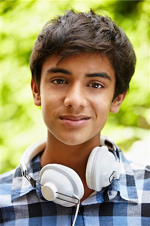 Portrait of teenage boy with headphones Foto de stock - Sin royalties Premium, Código: 614-06403067