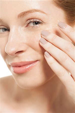 simsearch:614-03649478,k - Woman applying eye gel Stock Photo - Premium Royalty-Free, Code: 614-06442380