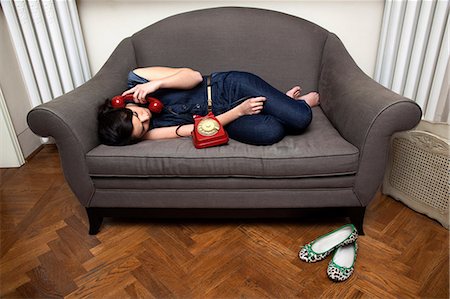 simsearch:614-06442446,k - Woman lying on sofa on the telephone Foto de stock - Sin royalties Premium, Código: 614-06442425