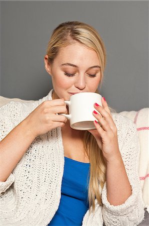 picture of woman drinking coffee - Women drinking coffee Foto de stock - Sin royalties Premium, Código: 614-06442589